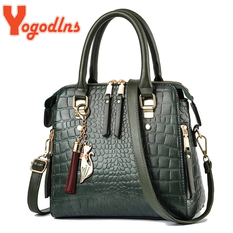 Sac à main motif crocodile pompon luxe femme