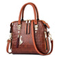 Sac à main motif crocodile pompon luxe femme