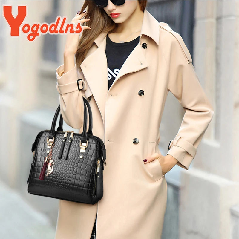 Sac à main motif crocodile pompon luxe femme
