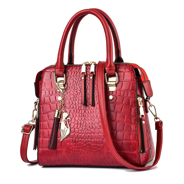 Sac à main motif crocodile pompon luxe femme
